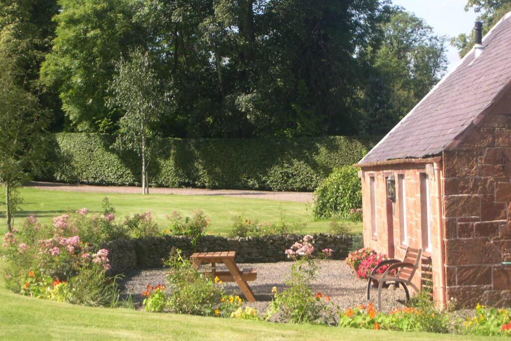 Harleyburn Cottages - Stables And Saddlery 梅尔罗斯 外观 照片